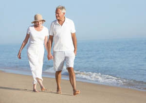 happy couple on cruise